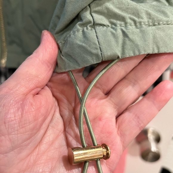 NWOT Forever 21 green lightweight coat size medium with gold hardware - Picture 8 of 11